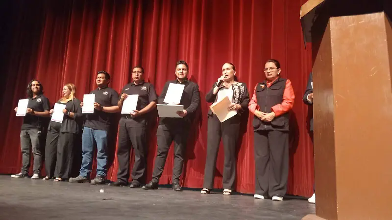 Personal del auditorio recibió un reconocimiento.